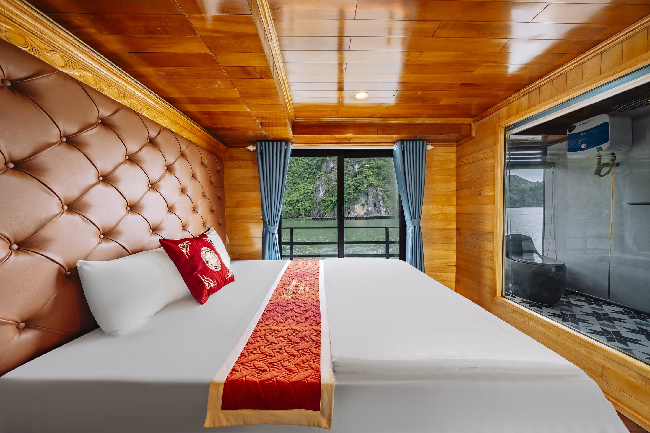 Double cabin with bay view