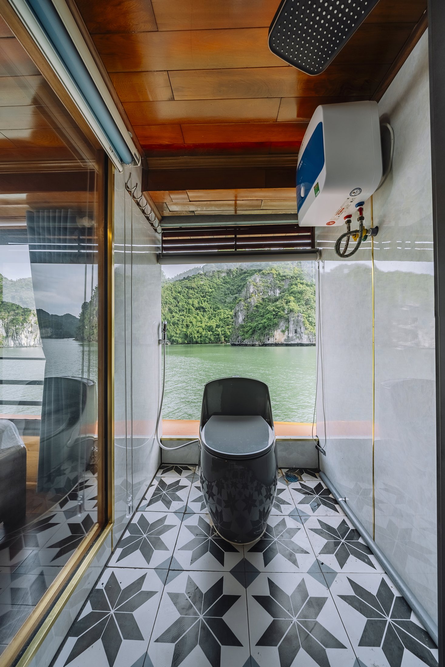 Private bathroom with a bay view