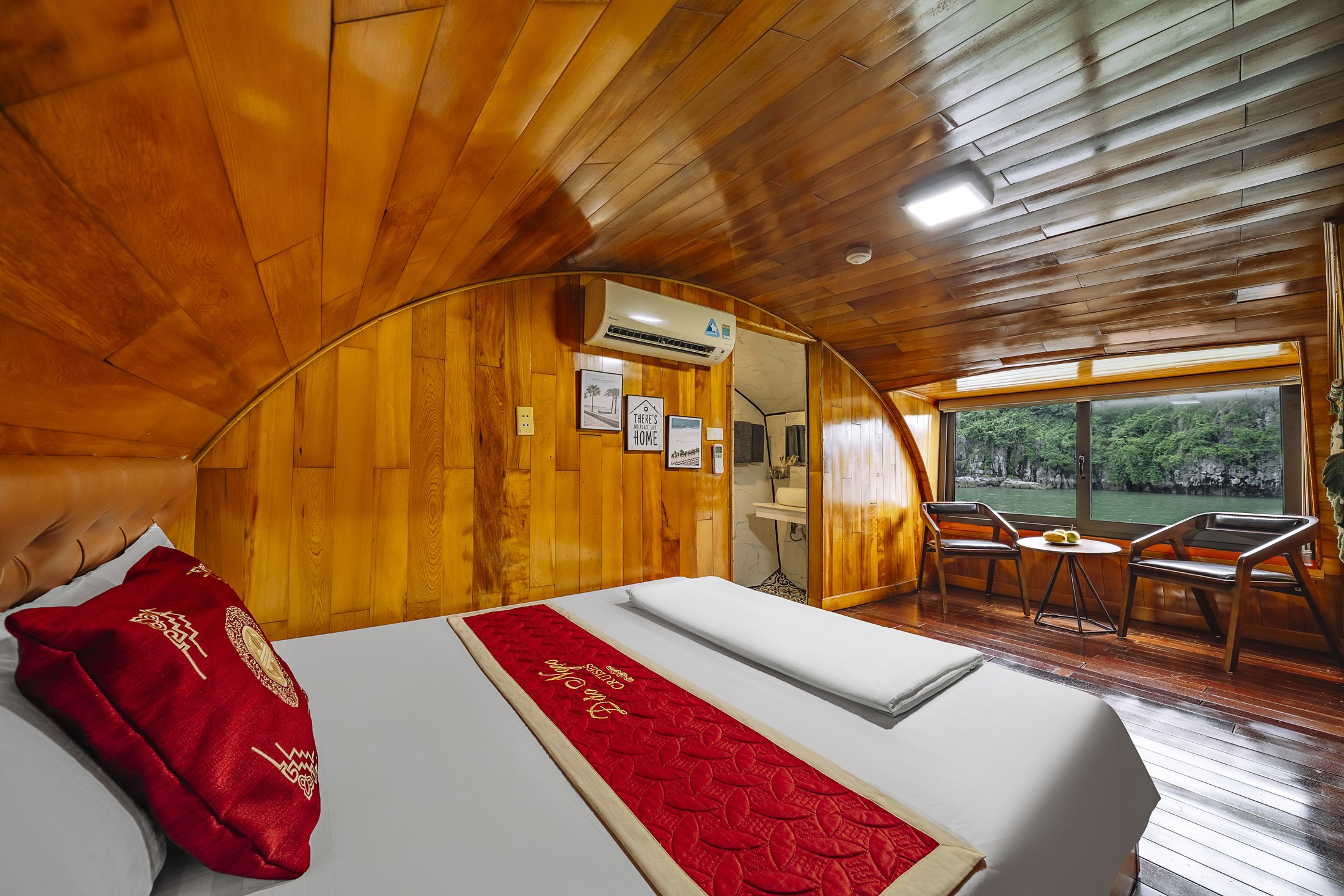 Spacious double cabin