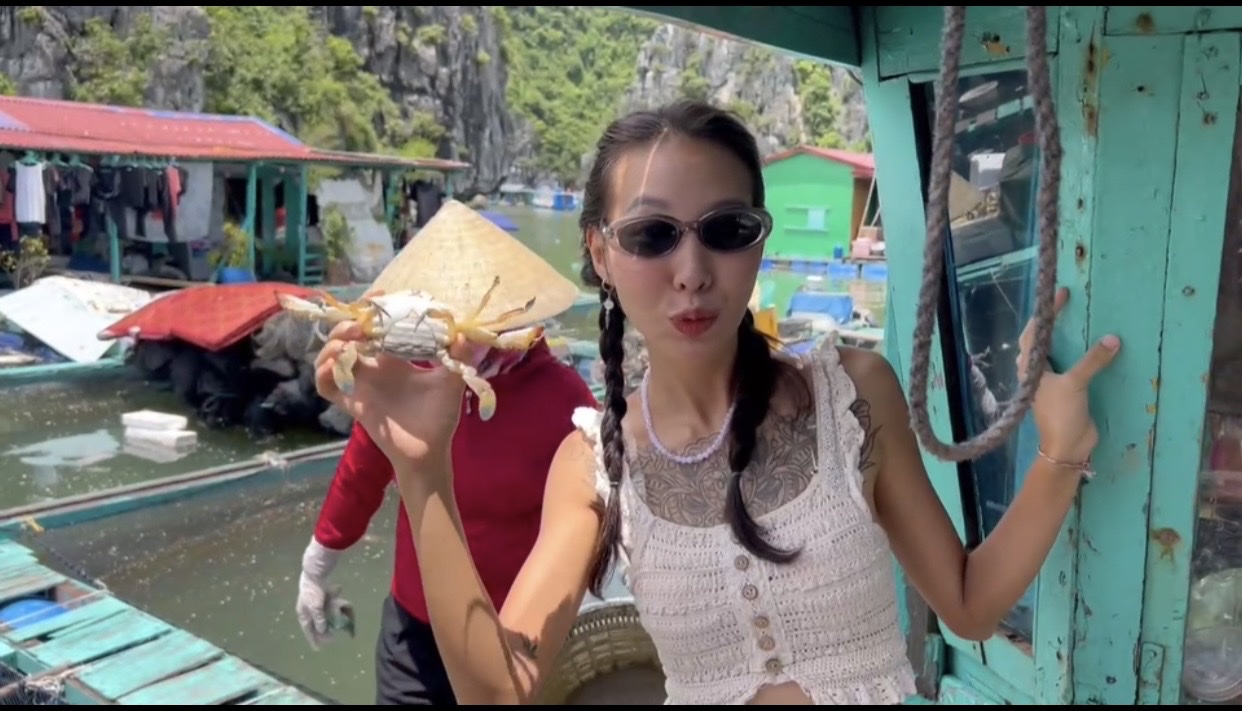 Guest visiting a local floating home in Lan Ha Bay