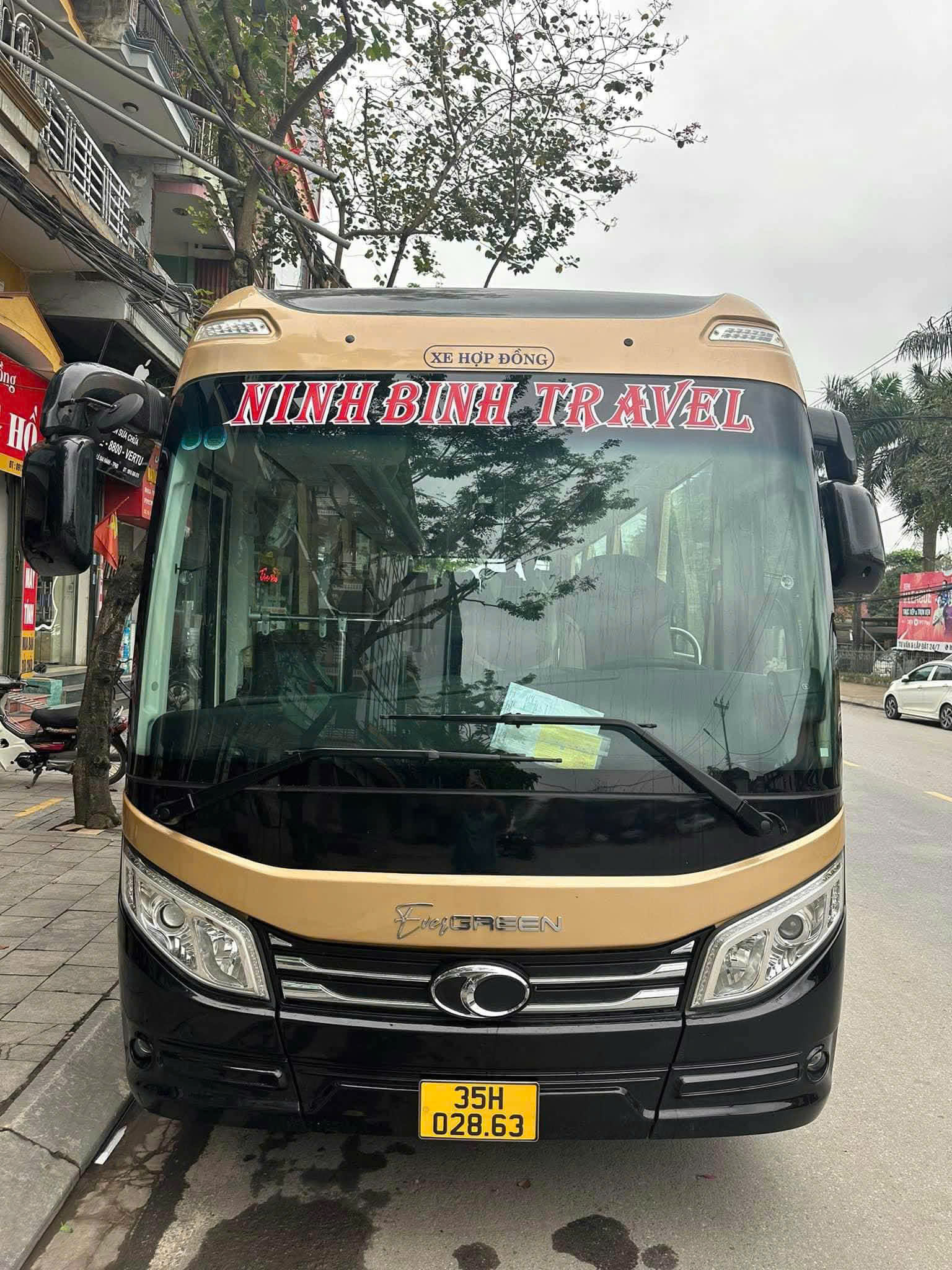 Shuttle vehicle for the Ninh Binh to Cat Ba route