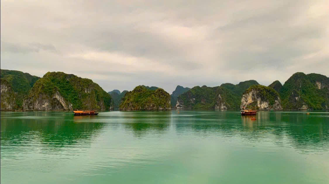 Quiet waters of Lan Ha Bay